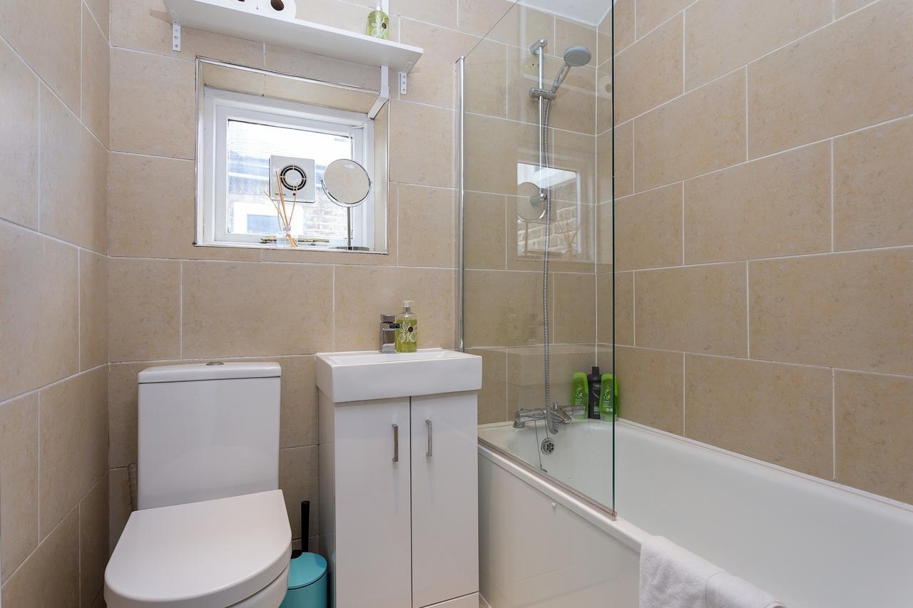 Quaint 2 Bedroom Flat - 9 Minutes Walk To Vauxhall Tube London Exterior photo